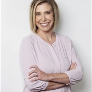 Maida Parkins board-certified labiaplasty surgeon