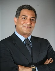 Jhonny Salomon board-certified labiaplasty surgeon