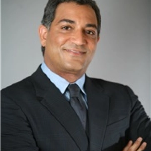 Jhonny Salomon board-certified labiaplasty surgeon