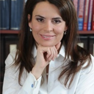 Sheilah Lynch board-certified labiaplasty surgeon