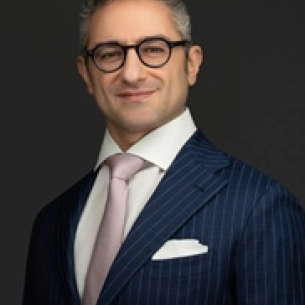 Amir Dorafshar board-certified labiaplasty surgeon