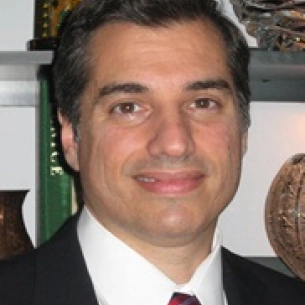 Ashton Kaidi board-certified labiaplasty surgeon