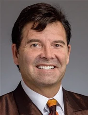 Constantino Mendieta board-certified labiaplasty surgeon
