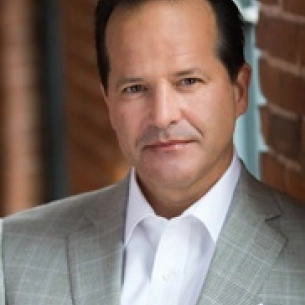 Bryan Oslin board-certified labiaplasty surgeon