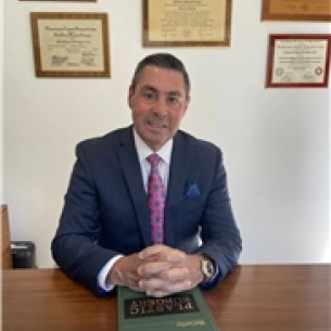Salvatore Farruggio board-certified labiaplasty surgeon