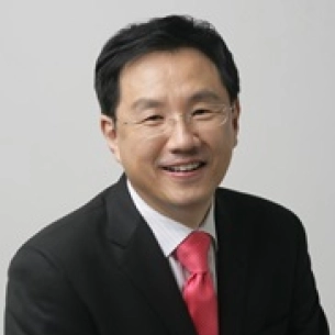 Eric Cha board-certified labiaplasty surgeon
