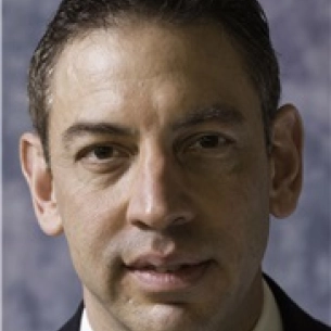 Edgar Saldana board-certified labiaplasty surgeon