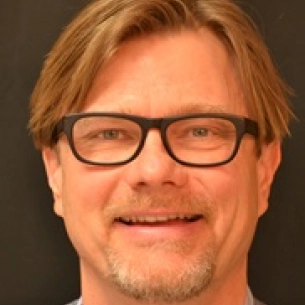 Duncan Miles board-certified labiaplasty surgeon
