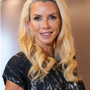 Renee Burke board-certified labiaplasty surgeon