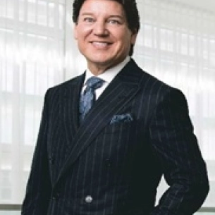 Paul Vitenas board-certified labiaplasty surgeon