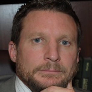 Kenneth Francis board-certified labiaplasty surgeon