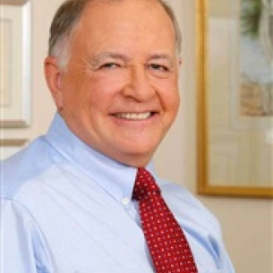 Jacobus Hugo board-certified labiaplasty surgeon