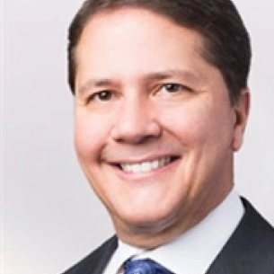 Miguel Yáñez board-certified labiaplasty surgeon