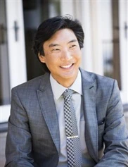Gilbert Lee board-certified labiaplasty surgeon