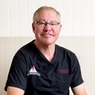 Dean Vistnes board-certified labiaplasty surgeon