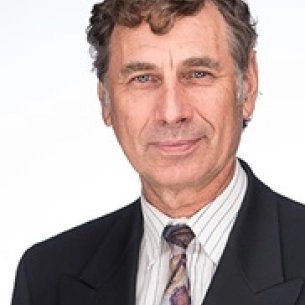 Rainer Sachse board-certified labiaplasty surgeon