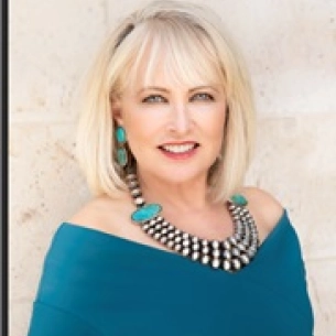 Gwendolyn Maxwell board-certified labiaplasty surgeon