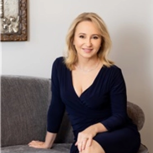 Lucie Capek board-certified labiaplasty surgeon