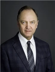 Antonio Santin board-certified labiaplasty surgeon