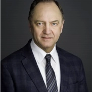 Antonio Santin board-certified labiaplasty surgeon
