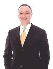 Leonard Tachmes board-certified labiaplasty surgeon