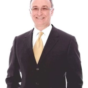 Leonard Tachmes board-certified labiaplasty surgeon