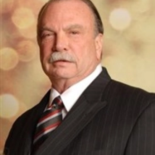 Gordon Mitts board-certified labiaplasty surgeon