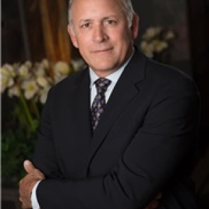 Robert Zubowski board-certified labiaplasty surgeon