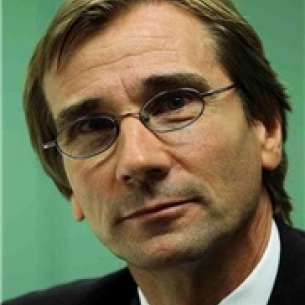 Stephan Baker board-certified labiaplasty surgeon