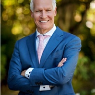 Marshall Partington board-certified labiaplasty surgeon