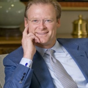 Henry Mentz board-certified labiaplasty surgeon