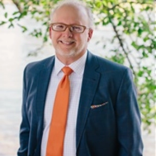 Lee Daniel board-certified labiaplasty surgeon