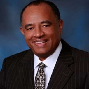 Konrad Dawson board-certified labiaplasty surgeon