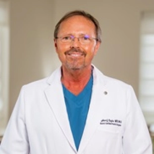 Robert Taylor board-certified labiaplasty surgeon
