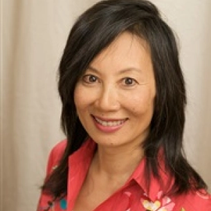 Linda Huang board-certified labiaplasty surgeon
