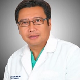 Brandon-Dzung Mang board-certified labiaplasty surgeon