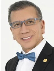 Oscar Ramirez board-certified labiaplasty surgeon