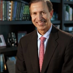 Alfonso Barrera board-certified labiaplasty surgeon