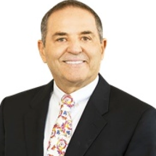 Talal Munasifi board-certified labiaplasty surgeon