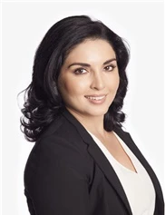 Lily Daniali board-certified labiaplasty surgeon
