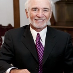 Theodore Lazzaro board-certified labiaplasty surgeon