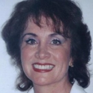 Gloria de Olarte board-certified labiaplasty surgeon