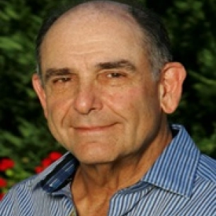 Natan Yaker board-certified labiaplasty surgeon