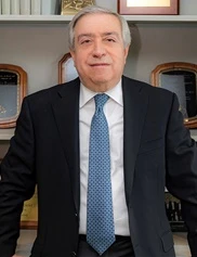 Sumner Slavin board-certified labiaplasty surgeon