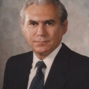 Alfredo Villarreal-Rios board-certified labiaplasty surgeon