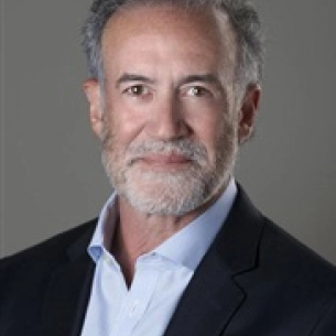Michael Moses board-certified labiaplasty surgeon