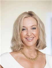 Beth Collins board-certified labiaplasty surgeon