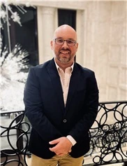 Edgar Sosa board-certified labiaplasty surgeon