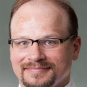 Gary Freed board-certified labiaplasty surgeon