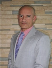 Roberto Perez-Nieves board-certified labiaplasty surgeon